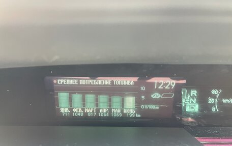 Toyota Prius, 2012 год, 1 050 000 рублей, 19 фотография