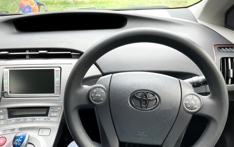 Toyota Prius, 2012 год, 1 050 000 рублей, 18 фотография