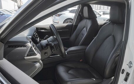 Toyota Camry, 2021 год, 3 360 000 рублей, 10 фотография