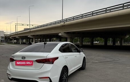 Hyundai Solaris II рестайлинг, 2017 год, 1 300 000 рублей, 4 фотография