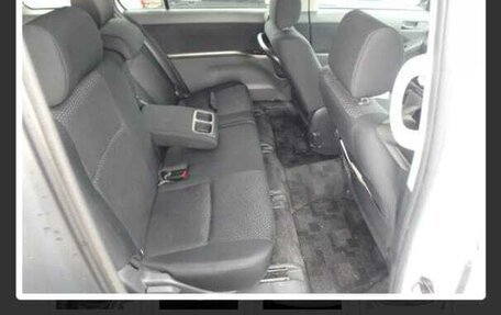 Toyota ISis I, 2010 год, 1 600 000 рублей, 10 фотография