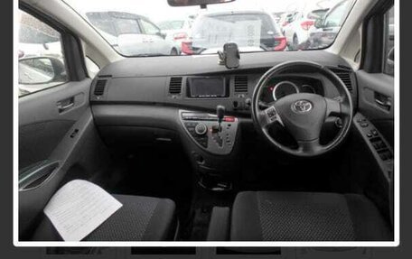 Toyota ISis I, 2010 год, 1 600 000 рублей, 15 фотография
