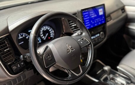 Mitsubishi Outlander III рестайлинг 3, 2018 год, 2 315 000 рублей, 8 фотография