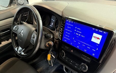 Mitsubishi Outlander III рестайлинг 3, 2018 год, 2 315 000 рублей, 10 фотография