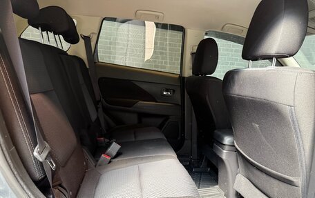 Mitsubishi Outlander III рестайлинг 3, 2018 год, 2 315 000 рублей, 12 фотография