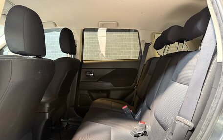 Mitsubishi Outlander III рестайлинг 3, 2018 год, 2 315 000 рублей, 11 фотография