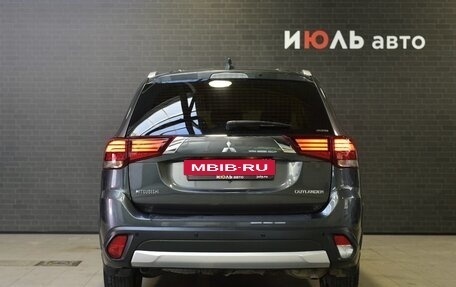 Mitsubishi Outlander III рестайлинг 3, 2018 год, 2 315 000 рублей, 5 фотография