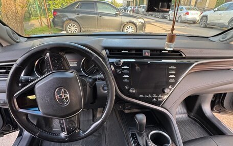 Toyota Camry, 2019 год, 2 800 000 рублей, 17 фотография