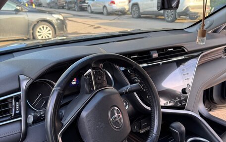 Toyota Camry, 2019 год, 2 800 000 рублей, 18 фотография