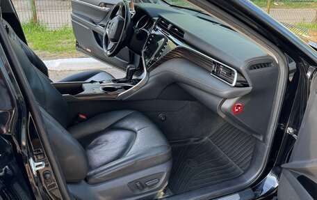 Toyota Camry, 2019 год, 2 800 000 рублей, 15 фотография