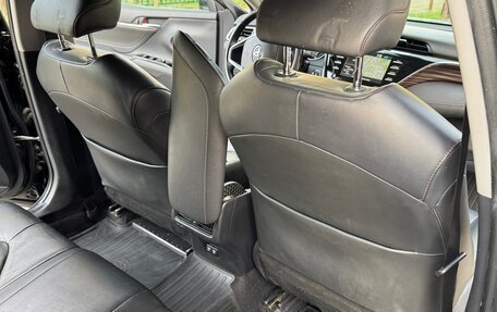 Toyota Camry, 2019 год, 2 800 000 рублей, 30 фотография