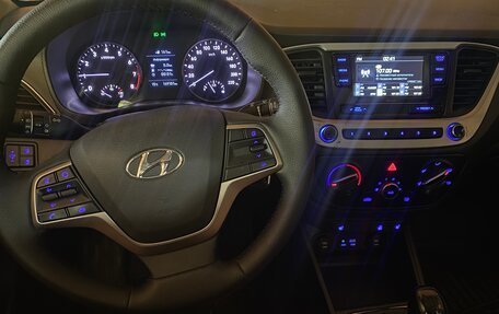 Hyundai Solaris II рестайлинг, 2018 год, 1 100 000 рублей, 7 фотография