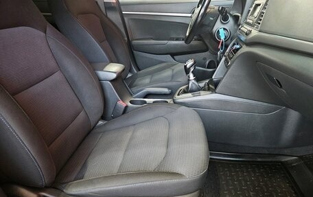 Hyundai Elantra VI рестайлинг, 2017 год, 1 398 000 рублей, 12 фотография