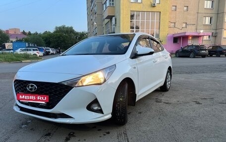 Hyundai Solaris II рестайлинг, 2022 год, 1 585 000 рублей, 2 фотография
