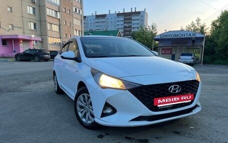 Hyundai Solaris II рестайлинг, 2022 год, 1 585 000 рублей, 3 фотография