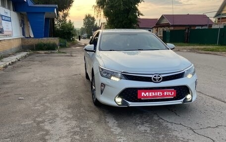 Toyota Camry, 2017 год, 2 270 000 рублей, 7 фотография