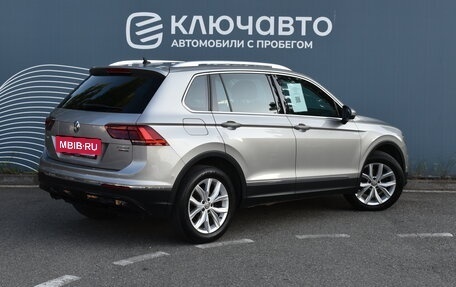 Volkswagen Tiguan II, 2017 год, 2 825 000 рублей, 2 фотография