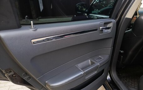 Chrysler 300C II, 2010 год, 2 150 000 рублей, 12 фотография