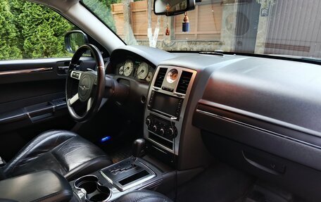 Chrysler 300C II, 2010 год, 2 150 000 рублей, 17 фотография