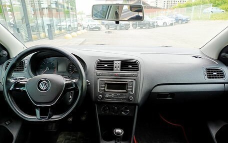 Volkswagen Polo VI (EU Market), 2015 год, 700 000 рублей, 17 фотография
