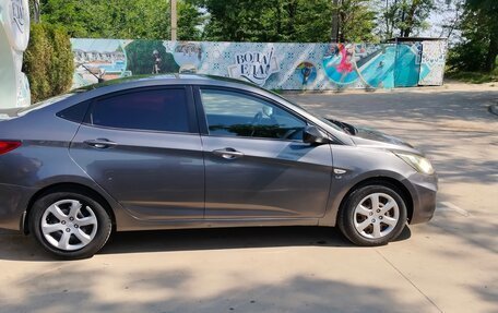 Hyundai Solaris II рестайлинг, 2011 год, 400 000 рублей, 4 фотография
