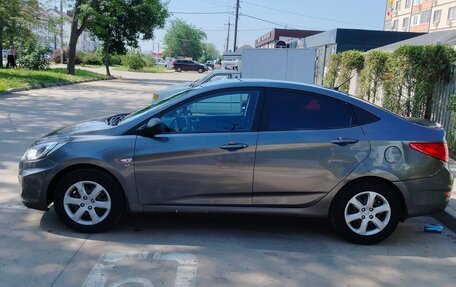 Hyundai Solaris II рестайлинг, 2011 год, 400 000 рублей, 2 фотография