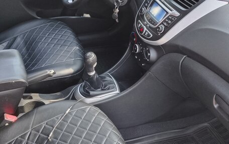 Hyundai Solaris II рестайлинг, 2011 год, 400 000 рублей, 11 фотография