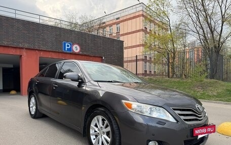 Toyota Camry, 2011 год, 995 000 рублей, 2 фотография
