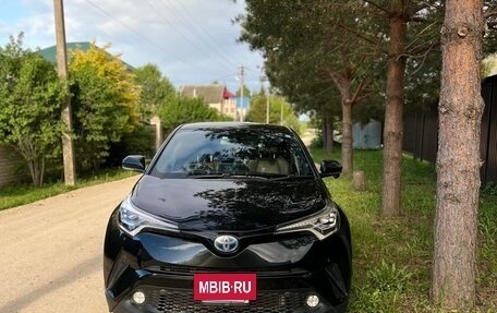 Toyota C-HR I рестайлинг, 2017 год, 2 290 000 рублей, 5 фотография
