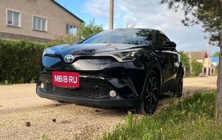 Toyota C-HR I рестайлинг, 2017 год, 2 290 000 рублей, 4 фотография