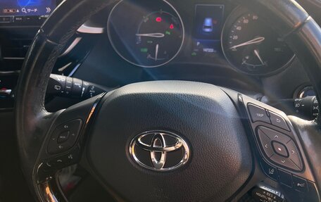 Toyota C-HR I рестайлинг, 2017 год, 2 290 000 рублей, 18 фотография