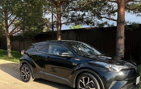 Toyota C-HR I рестайлинг, 2017 год, 2 290 000 рублей, 26 фотография
