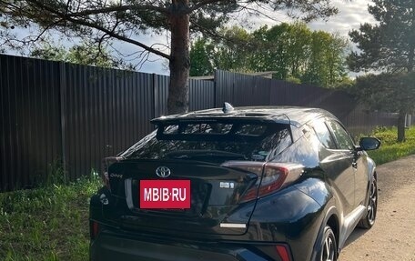 Toyota C-HR I рестайлинг, 2017 год, 2 290 000 рублей, 27 фотография