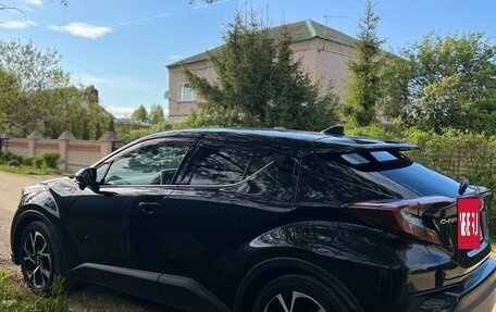 Toyota C-HR I рестайлинг, 2017 год, 2 290 000 рублей, 28 фотография