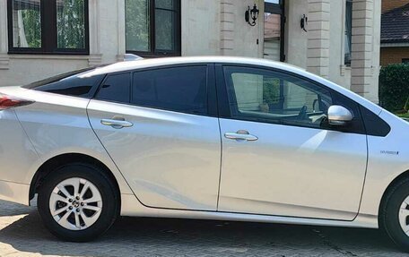 Toyota Prius IV XW50, 2016 год, 1 970 000 рублей, 4 фотография