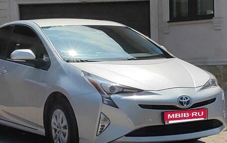 Toyota Prius IV XW50, 2016 год, 1 970 000 рублей, 3 фотография