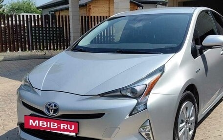 Toyota Prius IV XW50, 2016 год, 1 970 000 рублей, 5 фотография