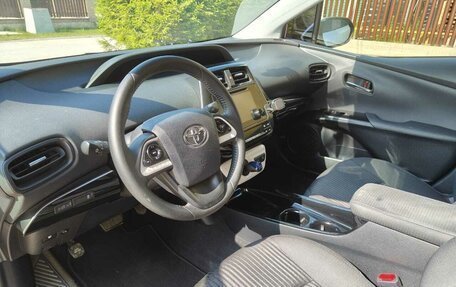 Toyota Prius IV XW50, 2016 год, 1 970 000 рублей, 7 фотография