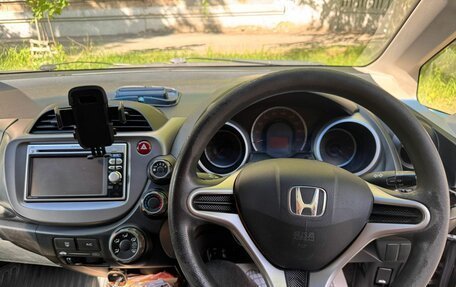 Honda Fit III, 2011 год, 870 000 рублей, 4 фотография