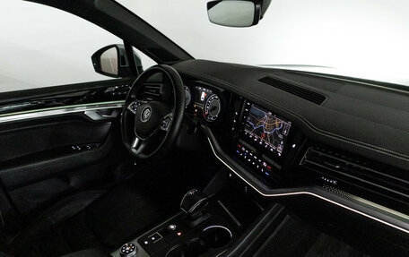 Volkswagen Touareg III, 2018 год, 4 449 700 рублей, 29 фотография