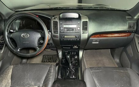 Toyota Land Cruiser 100 рестайлинг 2, 2003 год, 1 650 000 рублей, 9 фотография