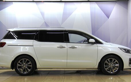 KIA Carnival III, 2019 год, 2 700 000 рублей, 6 фотография