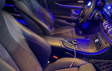 Mercedes-Benz E-Класс, 2018 год, 2 900 000 рублей, 20 фотография