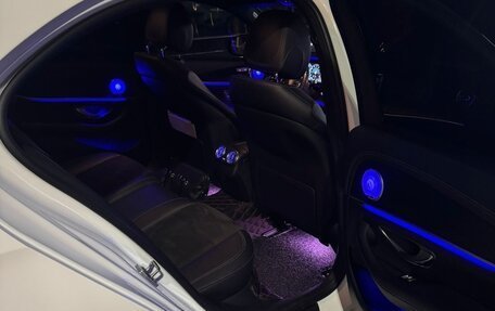 Mercedes-Benz E-Класс, 2018 год, 2 900 000 рублей, 21 фотография