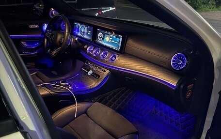 Mercedes-Benz E-Класс, 2018 год, 2 900 000 рублей, 19 фотография