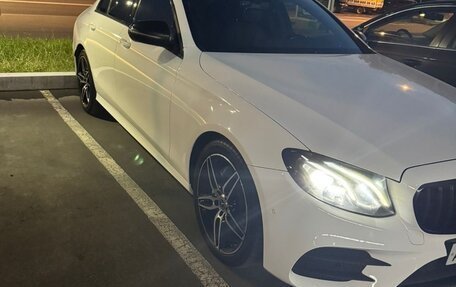 Mercedes-Benz E-Класс, 2018 год, 2 900 000 рублей, 23 фотография
