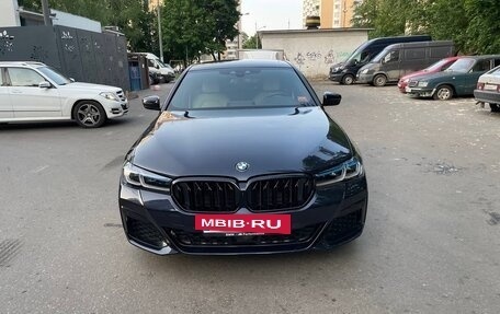 BMW 5 серия, 2019 год, 3 200 000 рублей, 2 фотография