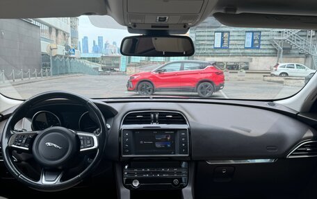 Jaguar F-Pace, 2017 год, 2 400 000 рублей, 8 фотография