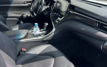 Toyota Camry, 2021 год, 3 180 000 рублей, 5 фотография