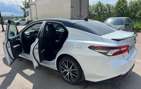 Toyota Camry, 2021 год, 3 180 000 рублей, 10 фотография